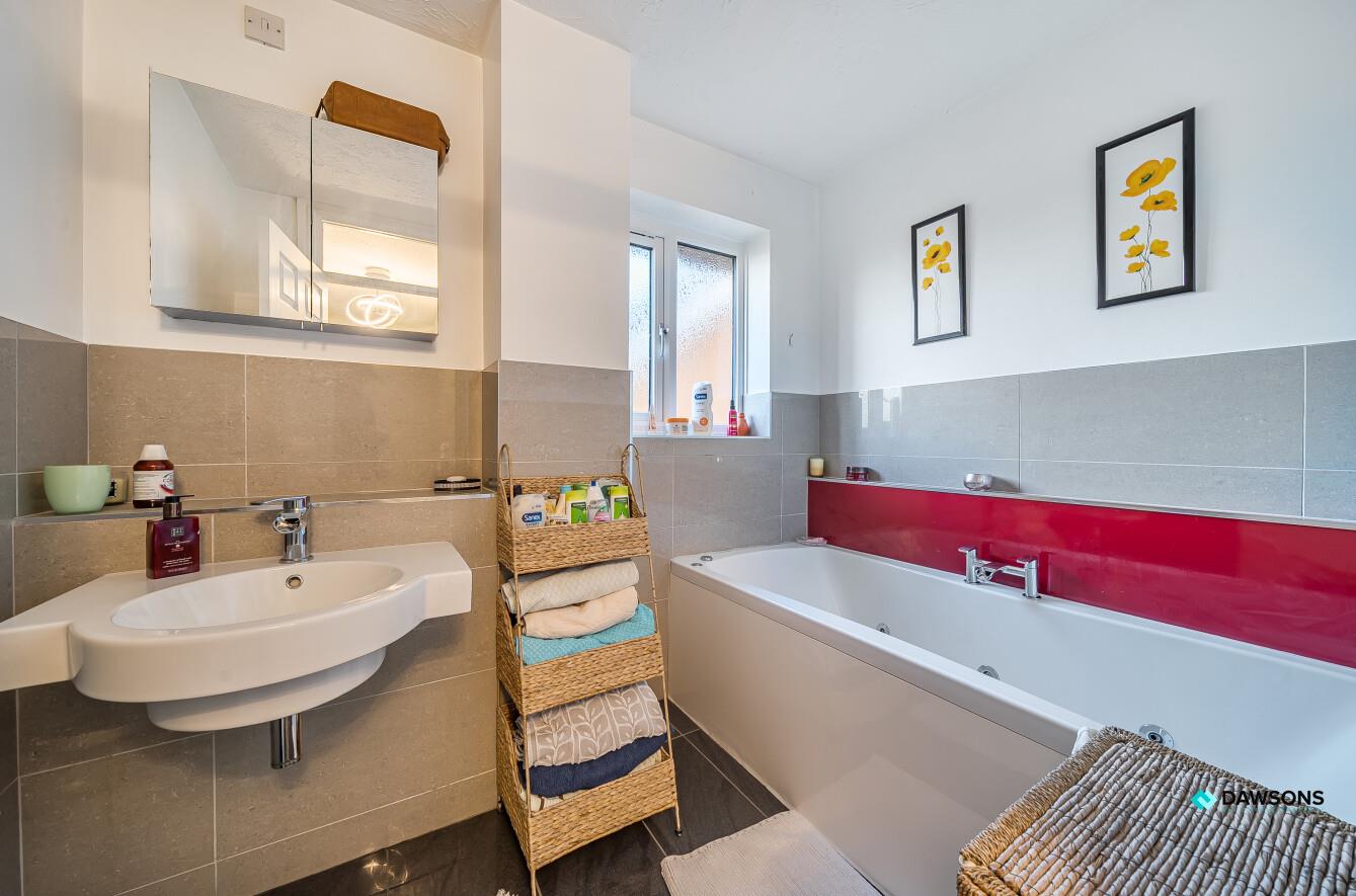 Ffordd Draenen Ddu, West Cross, Mumbles, Swansea, SA3 5RP